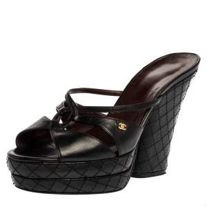 Pre Owned Chanel Black Leather Quilted Detail Platform Slide Sandals Size 38.5