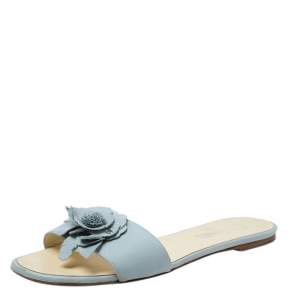 مملوكة مسبقًا Chanel Light Blue Leather Camellia Flat Slide Sandals Size 41.5