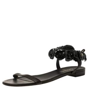 مملوكة مسبقًا Chanel Black Leather Camellia Ankle Strap Sandals Size 41C