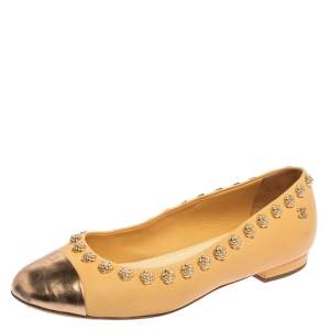 Pre Owned Chanel Cream/Rose Gold Leather CC Cap Toe Camellia Studded Ballet Flats Size 36