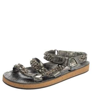 Pre Owned صندل شانيل  فلات سيور كاحل زخرفة سلسلة جلد فضى ميتالك مقاس 38