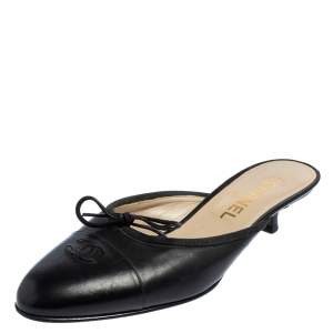 مملوكة مسبقًا Chanel Vintage Black Leather CC Cap Toe Mules Size 38