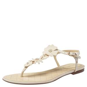 مملوكة مسبقًا Chanel White Leather Camellia Accent T-Strap Sandals Size 41