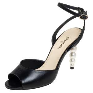 مملوكة مسبقًا Chanel Black Leather Pearl Heel Sandals Size 38.5