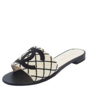 مملوكة مسبقًا Chanel White/Black Quilted Pearl Embellished CC Flats Size 39