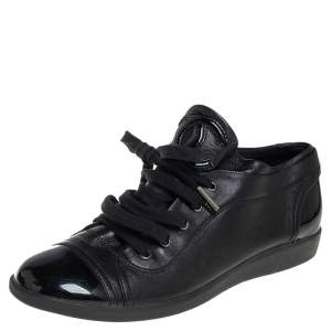مملوكة مسبقًا Chanel Black Patent Leather Low Top Sneakers Size 38