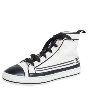 مملوكة مسبقًا Chanel White Canvas And Leather CC Cap Toe Pearl Embellished High Top Sneakers Size 40