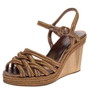 مملوكة مسبقًا Chanel Metallic Gold Woven Fabric Wedge Platform Sandals Size 38