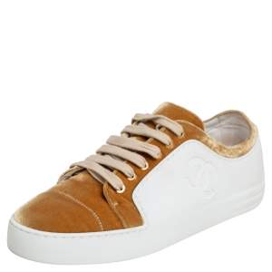 مملوكة مسبقًا Chanel Gold/White Rubber and Velvet CC Low Top Sneakers Size 39