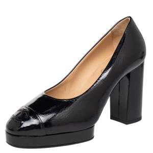 مملوكة مسبقًا Chanel Black Patent Leather CC Cap Toe Block Heel Pumps Size 37