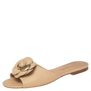 مملوكة مسبقًا Chanel Beige Leather CC Camellia Flats Size 40