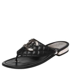مملوكة مسبقًا Chanel Black Quilted Leather CC Thong Flats Size 37