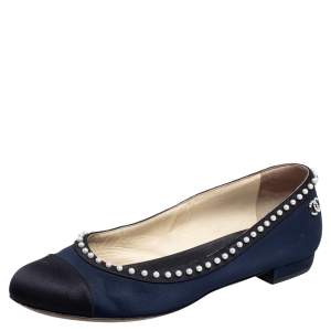 مملوكة مسبقًا Chanel Black/Navy Blue Satin Pearl Embellished Cap Toe Ballet Flats Size 36.5
