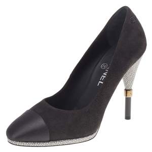 Pre Owned حذاء كعب عالي شانيل سويدي وساتان أسود مقدمة غطاء CC مقاس 39 