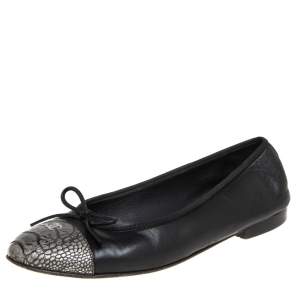 مملوكة مسبقًا Chanel Black Leather and Python Embossed Leather CC Cap Toe Flats Size 40