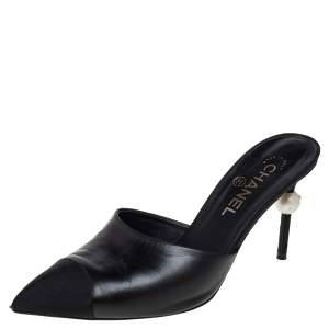 مملوكة مسبقًا Chanel Black Canvas And Leather CC Mule Sandals Size 39.5