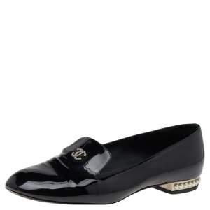 مملوكة مسبقًا Chanel Black Patent Leather CC Pearl Embellished Smoking Loafers Size 37.5