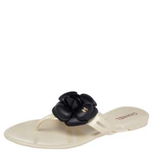 Pre Owned Chanel White/Black Rubber And Leather CC Camellia Thong Flats Size 39