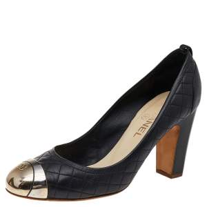 مملوكة مسبقًا Chanel Black Quilted Leather CC Cap Toe Pumps Size 39