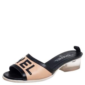 مملوكة مسبقًا Chanel Black/Beige Leather Logo Slide Sandals Size 38.5