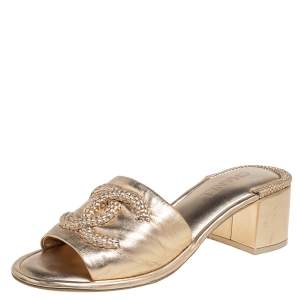مملوكة مسبقًا Chanel Metallic Gold Leather CC Logo Slide Sandals Size 40