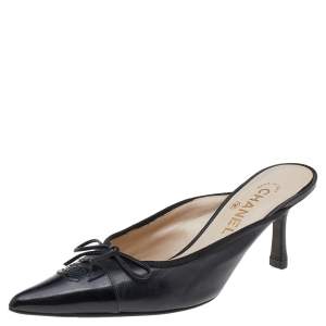 Chanel Black Leather And Patent Leather Pointed CC Cap Toe Mule Sandals Size 39.5