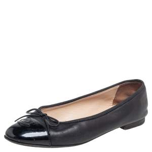 مملوكة مسبقًا Chanel Black Leather CC Cap Toe Bow Ballet Flats Size 38.5