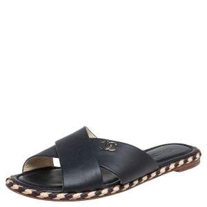 مملوكة مسبقًا Chanel Black Leather Crisscross Flat Sandals Size 39