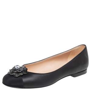Pre Owned Chanel Black Leather and Fabric Camellia Pearl Flower Ballet Flats Size 38