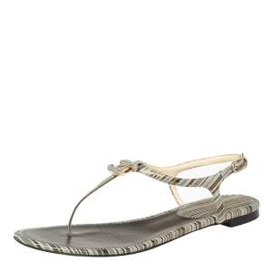 مملوكة مسبقًا Chanel Tri-Color Suede CC Logo T-Strap Thong Sandals Size 40