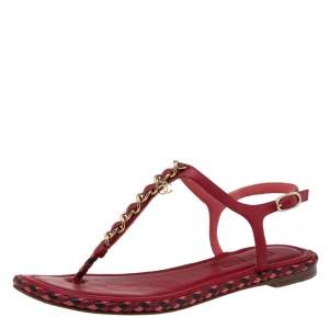 مملوكة مسبقًا Chanel Red Leather CC Chainlink Thong Flat Sandals Size 38