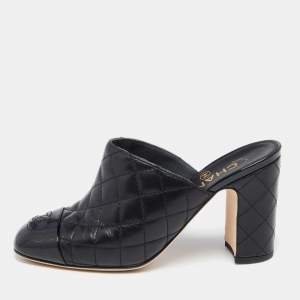 مملوكة مسبقًا Chanel Black Quilted Leather CC Cap Toe Mules Size 36.5