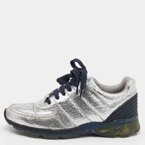 Pre Owned Chanel Silver Crinkled Leather CC Low Top Sneakers Size 39.5 
