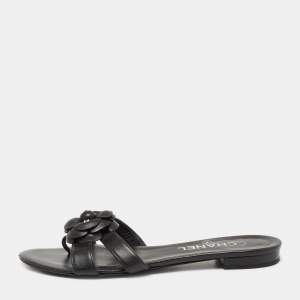 مملوكة مسبقًا Chanel Black Leather Camellia Embellished CC Thong Flat Slides Size 38