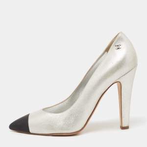 Pre Owned Chanel Metallic Silver/Black Leather CC Cap Pointed Toe Pumps Size 40.5