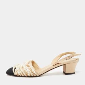 مملوكة مسبقًا Chanel Beige/Black Canvas Pearl Embellished CC Cap Toe Slingbacks Sandals Size 39