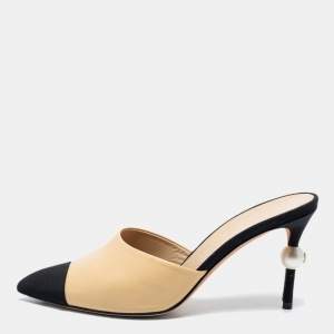 Pre Owned Chanel Beige/Black Leather and Canvas CC Pearl Embellished Heel Mules Size 37