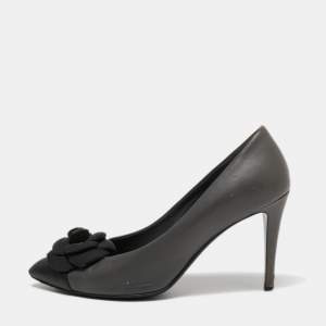 Pre Owned Chanel Grey/Black Leather CC Camelia Pumps Size 40