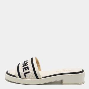 مملوكة مسبقًا Chanel White Fabric and Leather Slide Sandals Size 40