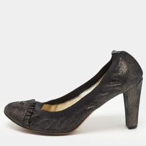 مملوكة مسبقًا Chanel Black/Metallic Laminated Suede CC Scrunch Pumps Size 41