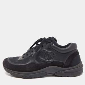 مملوكة مسبقًا Chanel Black Suede and Fabric CC Low Top Sneakers Size 36.5
