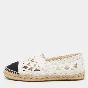 Chanel White/Black Woven Raffia And Grosgrain Fabric Cap Toe CC Espadrille Flat Size 38