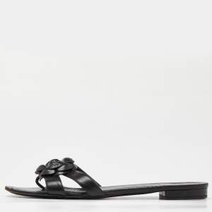 Pre Owned صندل سلايد فلات إصبع شانيل جلد أسود مزين كاميليا مزخرف سي سي مقاس 38