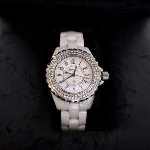 مملوكة مسبقًا Chanel J12 White Quartz Ceramic Stainless Steel Women's Wristwatch 33 MM