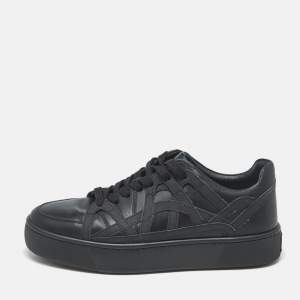 مملوكة مسبقًا Christian Louboutin Size 41.5 Black Leather Low Top Sneakers