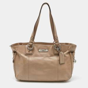 Coach Beige Leather Business To Zip  Tote