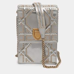 مملوكة مسبقًا Dior Diorama Silver Studded Leather Vertical Chain Clutch