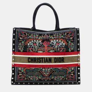 مملوكة مسبقًا Dior Black Large Studded Embroidered Velvet Heart Lights Book Tote