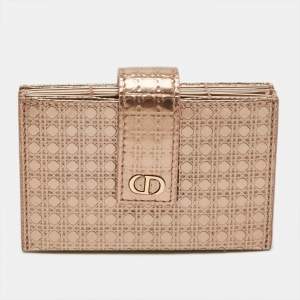 مملوكة مسبقًا Dior Lady Dior 5 Gusset Rose Gold Microcannage Patent Leather Card Holder
