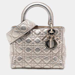 مملوكة مسبقًا حقيبة ديور ليدي ديور ذهبية جلد عجل معدني محبب متوسطة كاناج